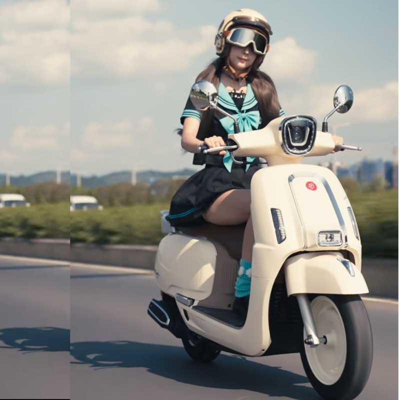 Breaking the Boundary 2025 New 150 Karat LA1 Pedal Fuel Motorcycle ABS Transportation Retro High-end Version Ivory White