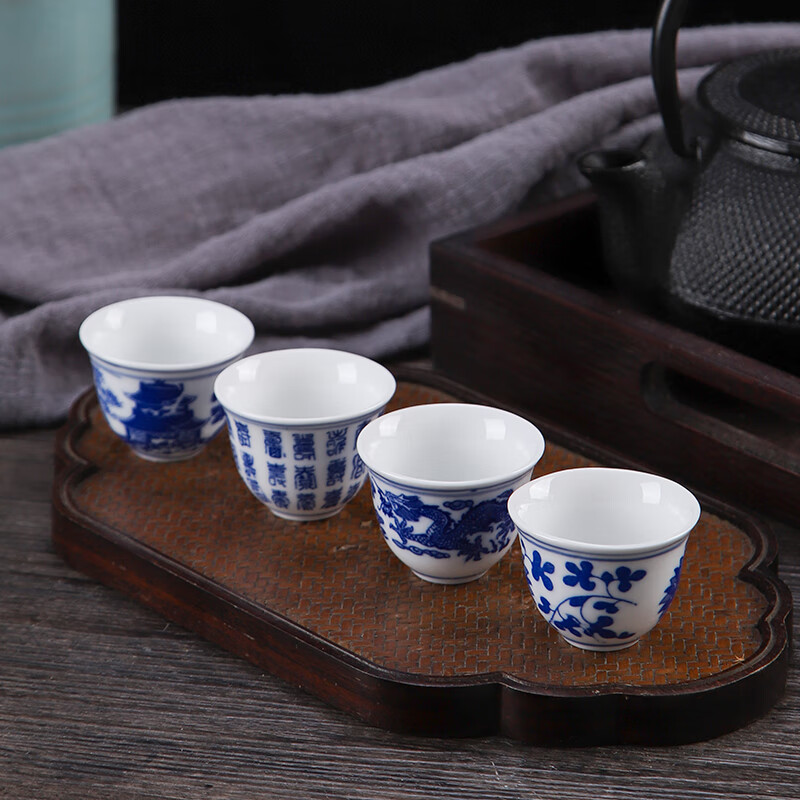 Fantasy blue and white porcelain 5-piece spirit cup, household small wine cup, Chinese-style ceramic white wine cup, sacrificial offering wine cup, blue and white dragon pattern 50ml medium wine cup, 5 pieces