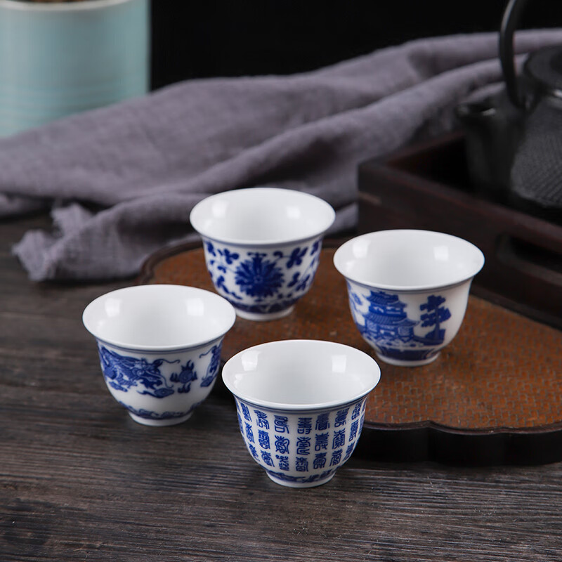 Fantasy blue and white porcelain 5-piece spirit cup, household small wine cup, Chinese-style ceramic white wine cup, sacrificial offering wine cup, blue and white dragon pattern 50ml medium wine cup, 5 pieces