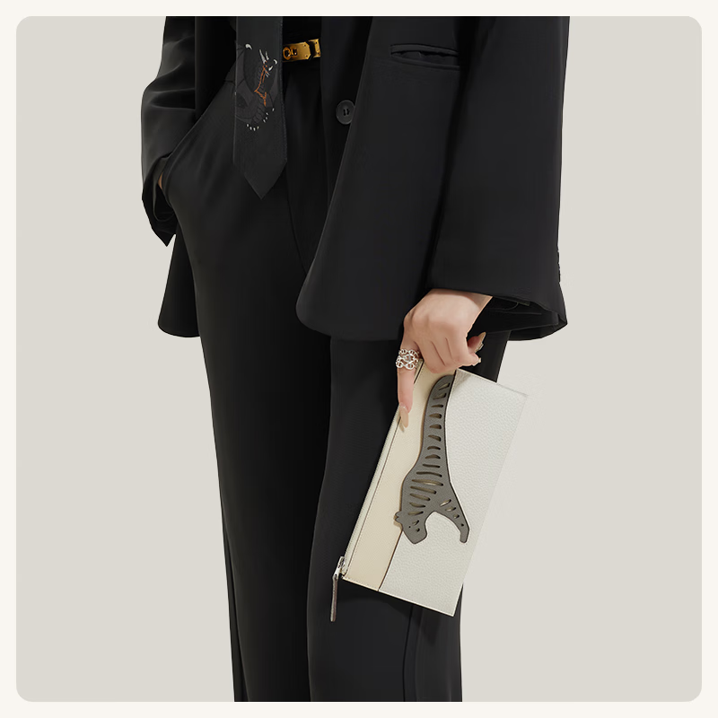 European and American animal series genuine leather light luxury chain multi-color lightweight splicing long version handbag cosmetic bag coin purse EP milkshake powder + EP milk gray + saddle leather