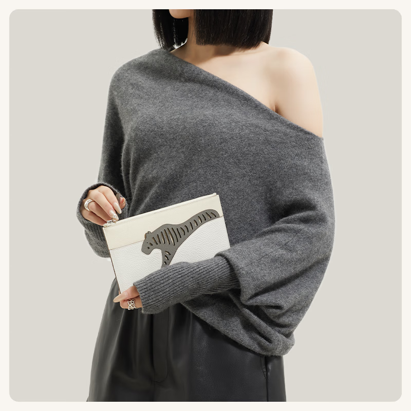 European and American animal series genuine leather light luxury chain multi-color lightweight splicing long version handbag cosmetic bag coin purse EP milkshake powder + EP milk gray + saddle leather