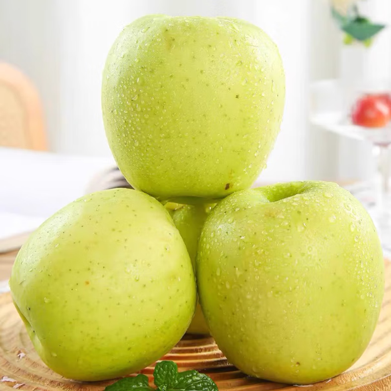 Shaanxi Ruixue apples are crispy, sweet and delicious, straight from the orchard, fresh and delicious, 4.5 catties (fruit diameter 65#-75#) small fruit in box