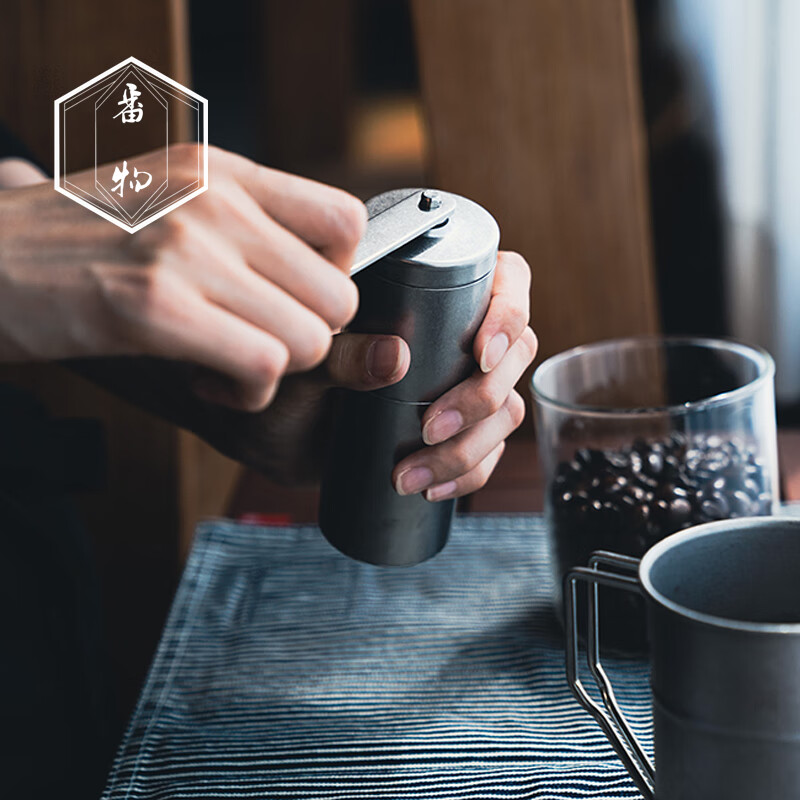 Japan imported Qingfang Manufacturing stainless steel retro manual coffee bean grinder hand-cranked bean grinder