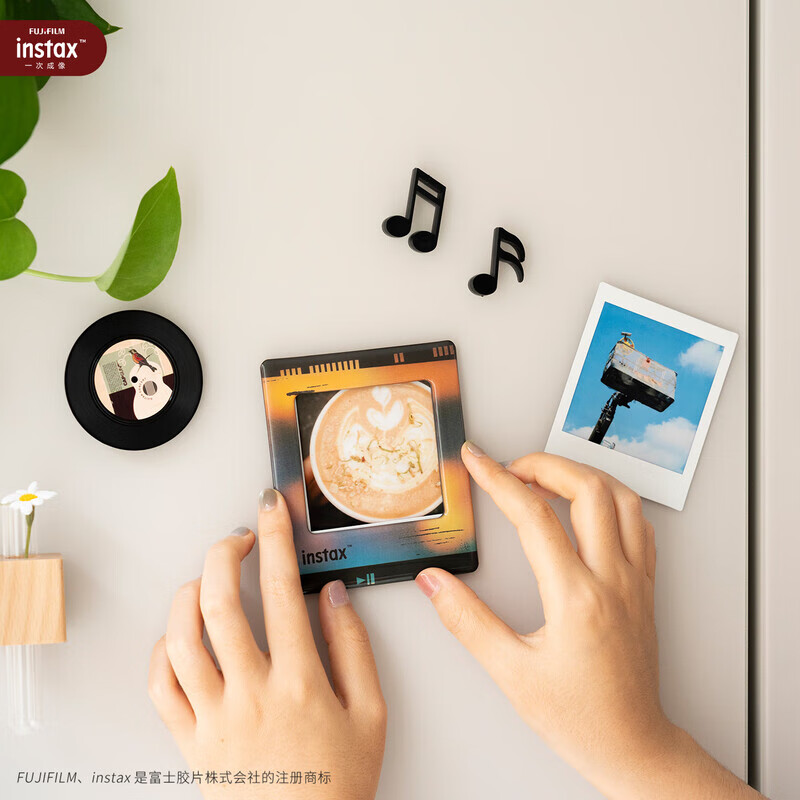 Fuji (FUJIFILM) one-time imaging instax square refrigerator magnet photo frame image