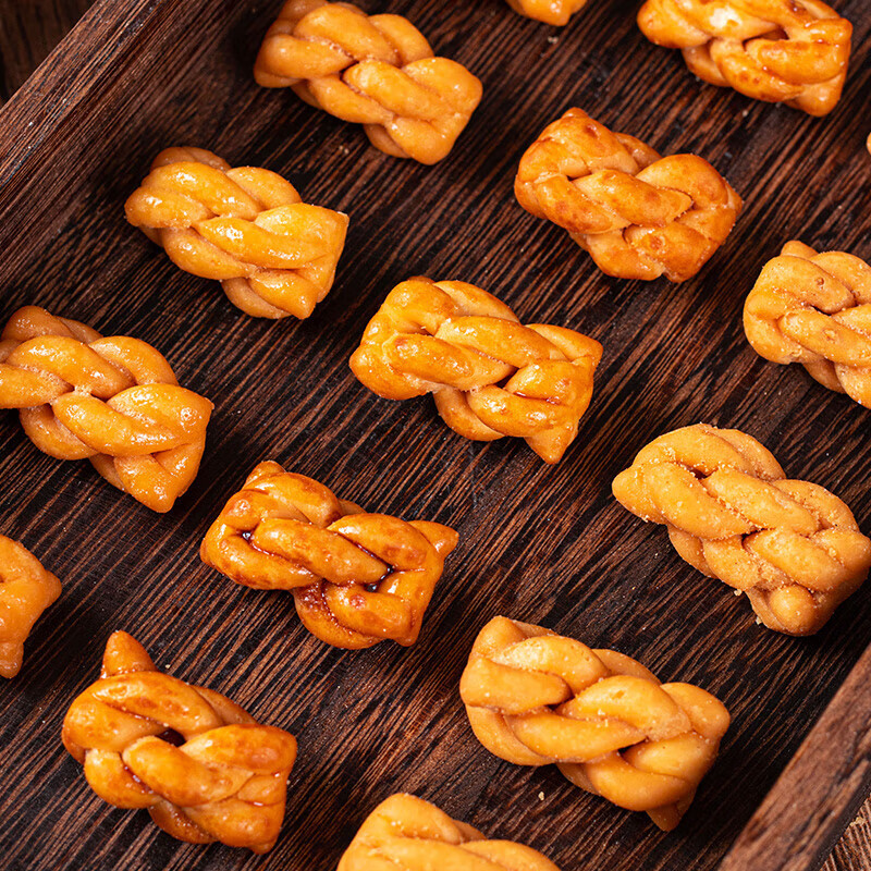 Hot selling small twists Internet celebrity snacks multi-flavored twists individually packaged snack food snacks to satisfy cravings Mixed flavors of small twists about 50 packs