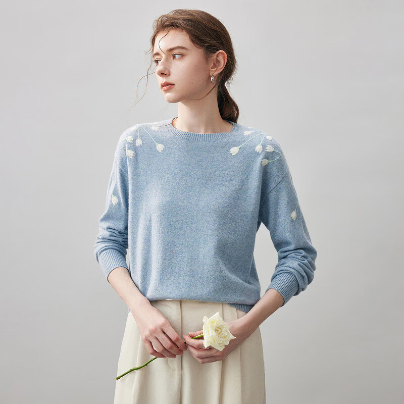 Kemenboca 2025 autumn and winter new style fresh embroidered cashmere sweater women's round neck sweater loose bottoming sweater Fantasy Blue XL
