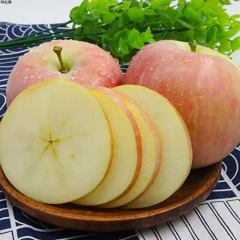 Shanxi Fuji Ugly Apple, Shanxi Red Fuji Yuncheng Apple, Linyi Fuji Film Bag, Fuji Crisp, Sweet and Juicy (70mm+), 6-8 pieces in box, 3 catties, tray