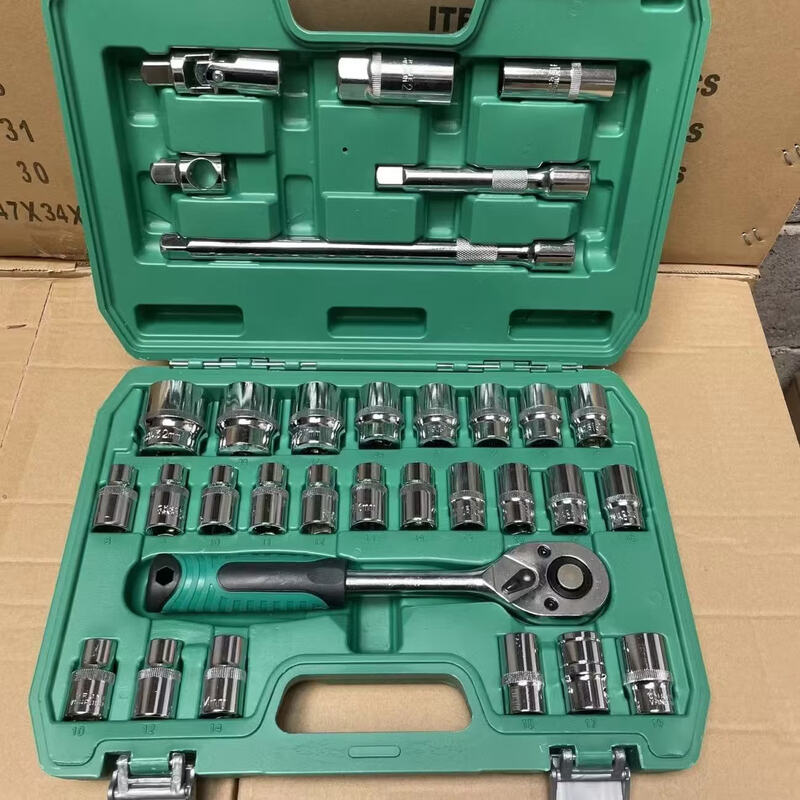 Shantou Lincun 121-piece auto repair tool set socket wrench combination tool repair tool car repair tool car 32-piece set 24 teeth ordinary model used out for new