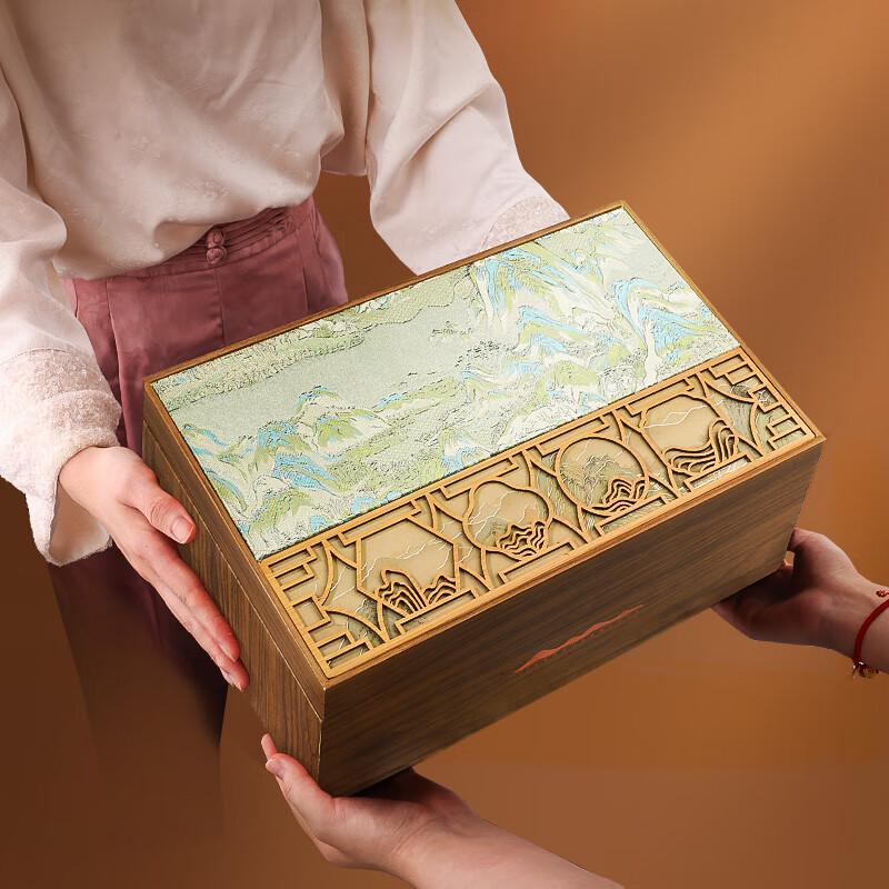 The first Jiangnan Green Tea Longjing Mingqian Special Grade 200g New Tea Shanchuan Chunyi Tea Gift Box Hangzhou Longjing High-end Gifts