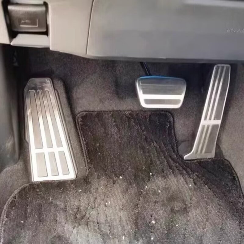 Litian is suitable for modifying the accelerator brake pedal (single rest plate) on the new ES NX RX LS IS LX UX ES300. Take a photo and note the model year.