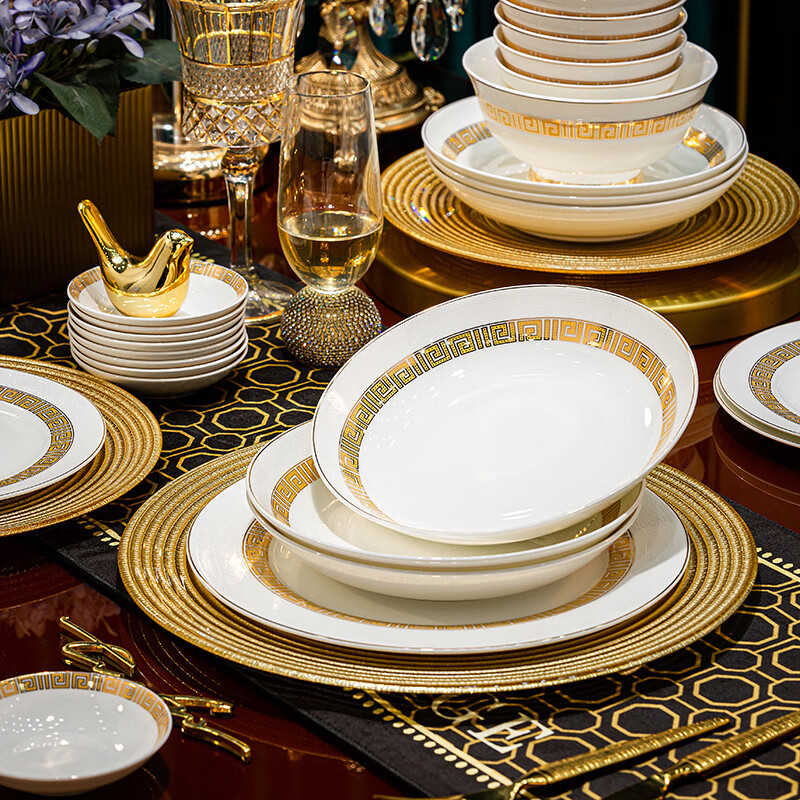 Jingqiu Jingdezhen 1380 high-temperature underglaze color high-end bone china tableware set European bowl and plate set for home relocation underglaze color golden classic 10 people suitcase 60 pieces