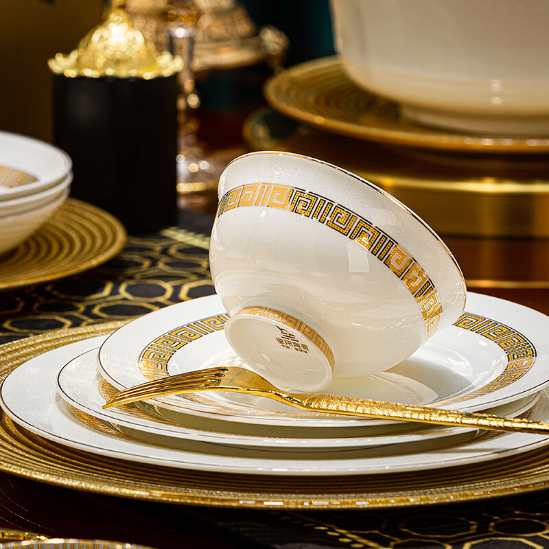 Jingqiu Jingdezhen 1380 high-temperature underglaze color high-end bone china tableware set European bowl and plate set for home relocation underglaze color golden classic 10 people suitcase 60 pieces
