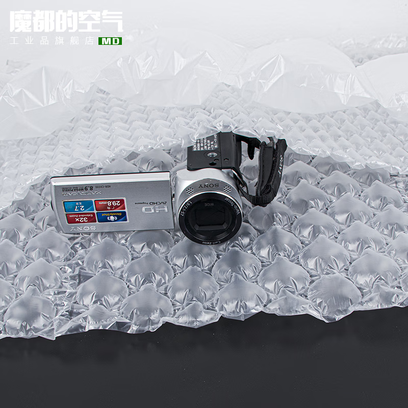 Magic City's air has been inflated with large bubbles, small bubbles, thickened gourd bubble film packaging, inflatable bags, express buffer bags, bubble cushion packages, filled air bags, inflated bubble films, shock-proof foam, uninflated, thickened small bubble gourd film, 40cm wide * 300 meters long