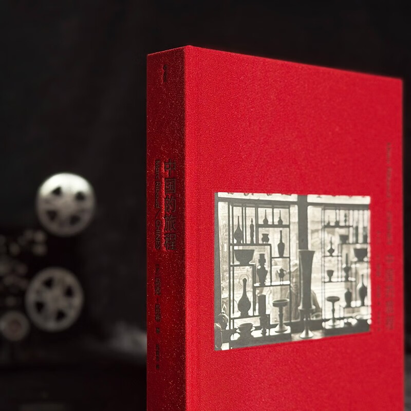 Comes with a bookmark for film submission. The journey of China. The complex and poetic daily life of ordinary Chinese. Marc Ribu captured classic moments for China.