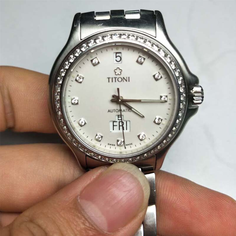 Famous watch repairer, Titoni watch mailing repair, repair and maintenance, watch repair and replacement parts, whole watch appearance cleaning