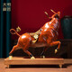 Ming Dynasty Copper Smith Copper Cow Ornaments est magnifique et puissant. Money Cow Office Desktop Home Room. Cadeau personnalisé pour l'ouverture. La grande taille de la vache en or rouge mesure environ 30 * 10 * 22 cm de long.