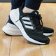 Adidas Herrenschuhe Frühling und Herbst Neue PureBoost23 Laufschuhe schockabsorbierende Masche atmungsaktive Sportschuhe IF4839 Schwarz und Weiß 40,5 (250 mm)