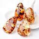 DL 1998 Fat Donglai Quality Amber Breswax Stone brut Tianl Flower Amber Water Drop Shape One Picture Tianl Ran Golden Woman Sweater chaîne G3878