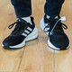 Adidas Herrenschuhe Frühling und Herbst Neue PureBoost23 Laufschuhe schockabsorbierende Masche atmungsaktive Sportschuhe IF4839 Schwarz und Weiß 40,5 (250 mm)