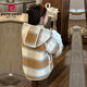 Pierre Cardin (Pierre Cardin) filles printemps et automne à la mode et à la mode manteau en laine 2024 Nouvelles filles à l'automne bouton bouton à capuchon pour enfants en train de vent brun rayé 140 cm