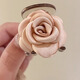 Yidaiier Camellia Clip Clip for Women 2025 Nouvelle tête de dos haut de gamme Rose Clip de cheveux à demi-attaché Clip de fleur Accessoires de cheveux F2694 Clip rose clair / Single 4cm