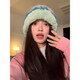 Gorro de punto de felpa engrosada Memaru para mujer, gorro de lana resistente al frío de otoño e invierno, cálido y protector de oídos, que muestra la cara, estilo coreano pequeño, circunferencia de la cabeza grande, gorro de felpa con bloques de color blanco, azul y verde