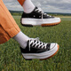 Converse Converse New Run Star Wanderung Ochsen und Frauen lässige dicke Sohle erhöhte Leinwandschuhe 168816C Schwarz und Weiß 38.5