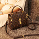 Naibaiqi Practical Birthday Gift Women's Bag Sac pour femmes Retro Bodet Hands Hands Sac Crossbodybody Sac Cadeau Girl 1010 Brown Gift Box + Rose + Bear