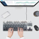Logitech G502 Hero Gaming Mouse E-Sport Wired Maus K835 Wired Gaming-Tastatur TTC-Achse Körperschlüssel und Maus-Set Home E-Sport-Tastatur K835 Blaue Achse-Extreme Day Grey Key Cap + G502-schwarzer Anti-Slip-Aufkleber
