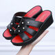 Chaoyunyue Les pantoufles à talons hauts pour femmes portent une maison épaisse à la mode maison non glissée Mother Soft Solen Social Talals Sandales 9854 Talons hauts Sole épaisse Pleffe blanche Sole épaisse taille 40 [Convient à la taille de 39 pieds]