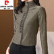 Pierre Cardin Spring and Automne High Neck Bright Silk Letter Base Mesh Base pour femmes Manches longues minces polyvalentes en dentelle mince en dentelle à la mode.
