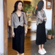 Suluolina (suluolina) 2025 Summer de primavera y otoño Summer Nuevo vestido de dos piezas para mujeres pequeños con ropa de temperamento de moda camisa gris + falda de honda negra XL 115-125Jin [Jin iguala 0.5 kg]