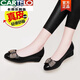 卡帝乐鳄鱼（CARTELO）品牌断码真皮坡跟单鞋女2025夏秋季蝴蝶结软底中跟妈妈小皮鞋 黑色 37 标准码