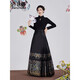 Sheng Wan Horse-Sace-Rock Neues chinesisches Kleid Herbst Frauenkleidung 2024 Neues komplettes Set nationaler Stil-Stil-Cheongsam-modifizierter langer Rock für Frauen 2679 weiße Top + Schwarzer Rock mit Pferd und 110-120