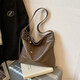 Großkapazitätstasche für Mädchen 2025 Neues Design Nische Single Schulter-Crossbody-Tasche Dreizwecker Rucksack-Tasche mit Anhänger Brown