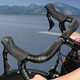 Shantou Lincun bicycle handlebar straps for speeding road bikes with anti-slip sweat-absorbent shock-absorbing wear-resistant straps handlebar wrapping cloth, black carbon pattern tape in 2 rolls, 2 plugs + 2 strips included