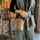 酷奇袋鼠手机包女斜挎2025新款百搭零钱包女士贝壳包中年妈妈单肩小包包潮 N小字母款