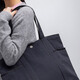 Lululemon 丨 Tägliche Mehrfach-Taschen-Handtasche Wasserschutzleu9bs schwarz O/S