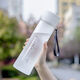 Casino Copa de agua de gran capacidad para hombres y mujeres de verano Estudiantes Portas deportivas portátiles para copa de plástico a prueba de otoño y alta temperatura de alta temperatura 695 ml de blanco mate