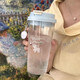 Tasse d'eau avec beaux looks et boissons doubles pour les étudiants, mignon chien de coco, filles portables d'été paille en plastique tasse portable tasse d'accompagnement [pendentif + double boisson] laiteux bleu d'été 688 ml de tasse [envoyer des autocollants]