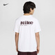 Nike Herren-Trainings-Kurzarm-Top, schnell trocknendes halbärmeliges, reflektierendes, hautfreundliches T-Shirt NIKE HYVERSE HV4882 100 weiß/helles Burgunderrot/Silber XL