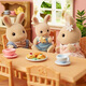 Sylvanische Familien Japanische Version der Milch Kaninchenfamilie spielen Haus Girls Toys Puppe Set Geburtstagsgeschenke Kindergeschenke
