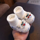 伊顿德鲁婴儿鞋防掉3-6-12月新生儿步前鞋子宝宝软底布鞋手工春秋不掉 米色樱桃 11 内长cm