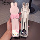 Disney Cartoon niedliche Löffel-Stäbchen-Set 304 Edelstahl tragbares Geschirr für Kinder und Schüler für eine Person, dreiteiliges Set von Little White Rabbit-Tablow (mit dreidimensionalem Aufkleber)