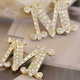WOUGM letter coat suit pearl brooch high-end exquisite fashion women's corsage small design gold brooch