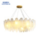 Opuyuanxing French Living Sala Chandelier 2025 Nuevo estilo crema de plumas creativas Lámpara de cristal de la luz del dormitorio principal de la luz de comedor Fuente de luz del espectro completo Fuente de luz RA9740CM1
