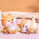 Süße kleine Shiba Inu Desktop Ornamente Japanische Auto -Inneneinrichtung für Freunde und Besties Geburtstagsgeschenke für Frauen. Eine Reihe von Xiaochai + Geschenktüten ( + Wickelpapier)