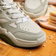 Hongxing Erke Herren Sommer Neue Outdoor-Herrenschuhe gespleißte kontrastierende Farbe dicker Sohle erhöhter Anti-Rutsch-Freizeitschuhe für Männertausendschichten