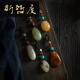 Solitary Hetian Jade Raw Stone Car Keychain Pequeño colgante para hombres y mujeres exquisitas colgantes 2025 Modelo AA878