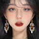 Boucles d'oreilles La rétro pour les femmes, style Hong Kong, conception de niche de luxe légère européenne et américaine, NOUVEAUX BOUCES DE CLIP DE PEUTS EAVEUR SIRGLE EXAGNÉE 925 Silver à aiguille-miaojiang (GA3527)